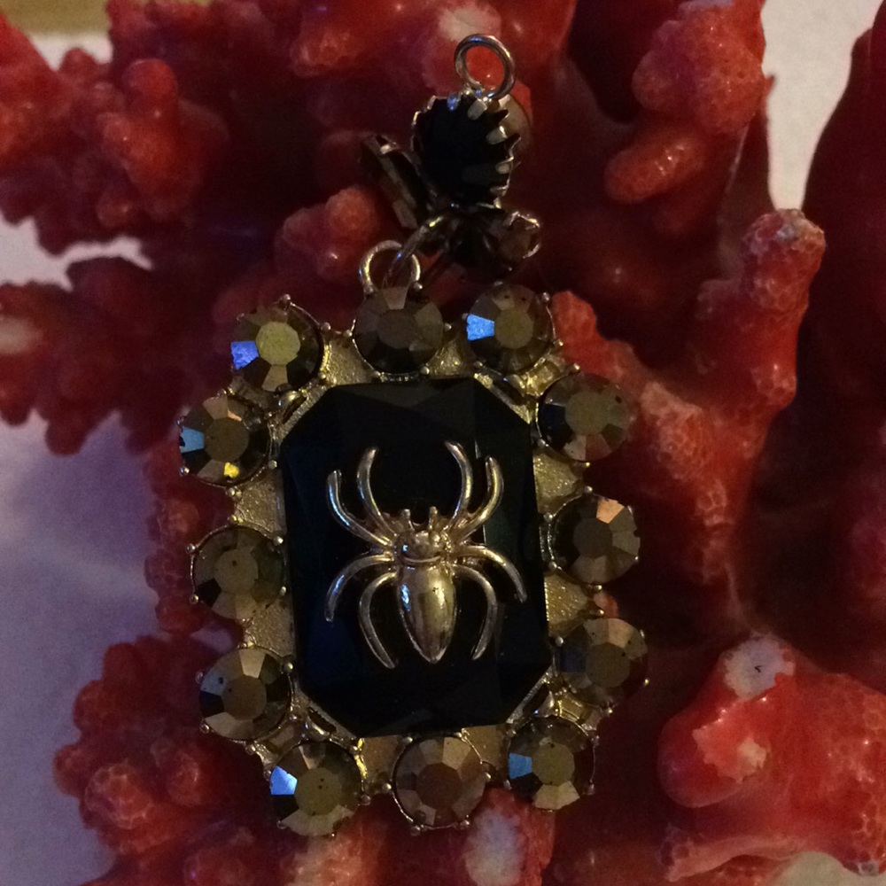 Vintage onyx spider pendent